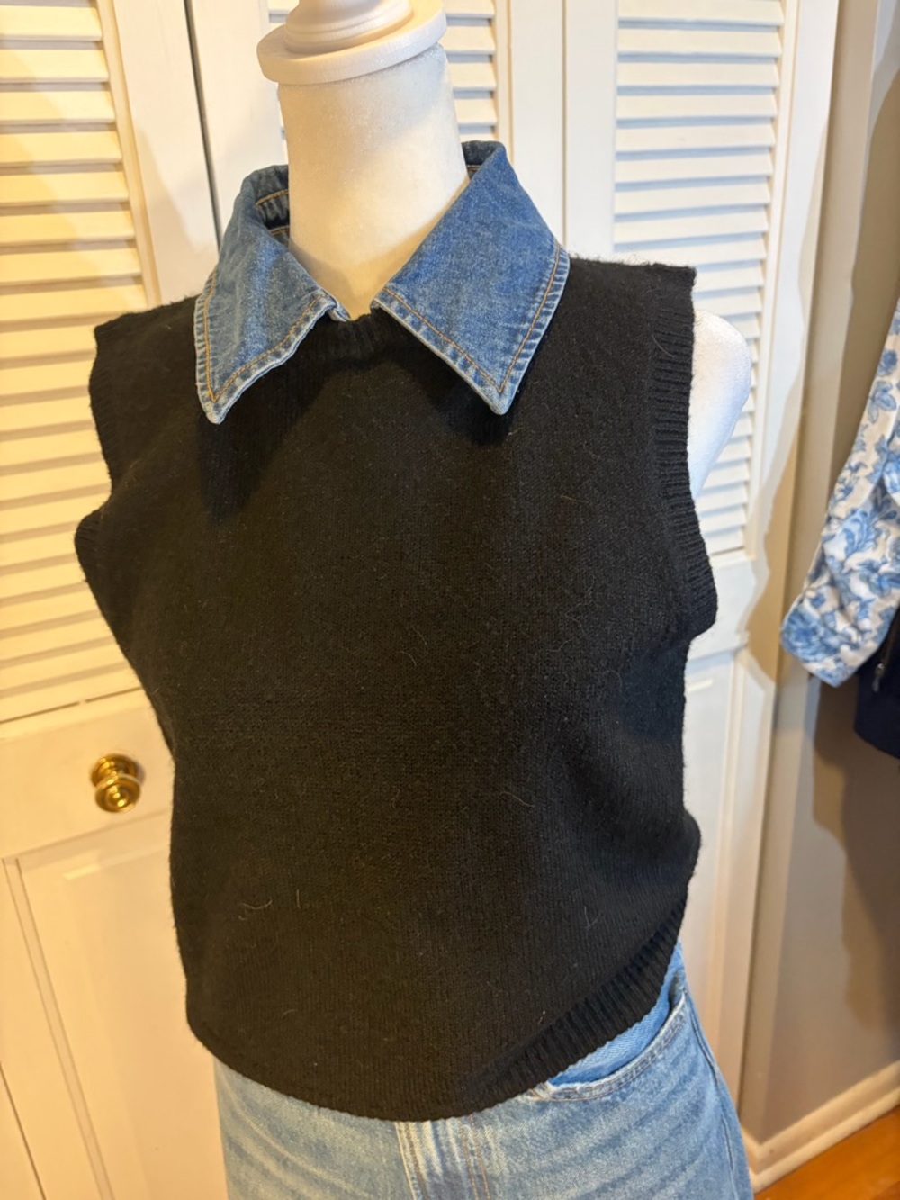 Black Sleeveless Knit Top with Denim Collar - Picture 3 of 9